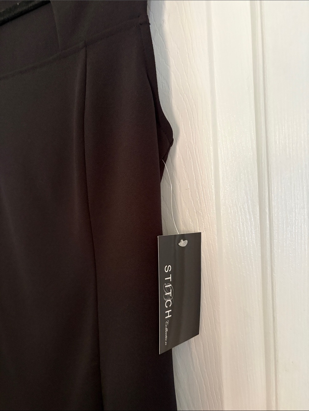 Black Keyhole Neck Shell - Picture 6 of 6